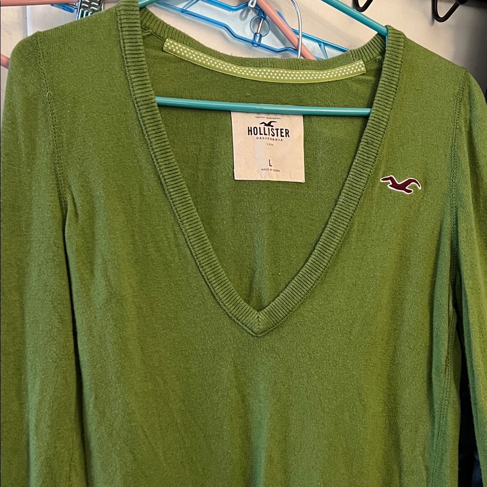 Hollister Women's Green Sweater V-Neck Long Sleeve Top